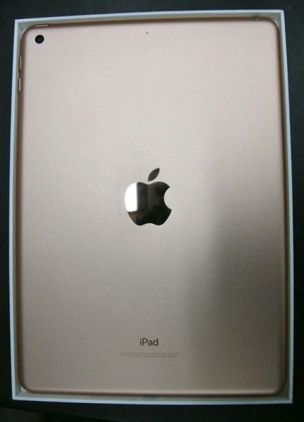 Photo1: iPad Wi-fi 32GB gold 6th Generation Retina with box (1)